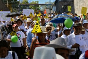 Ambientalistas se manifiestan frente a BMV