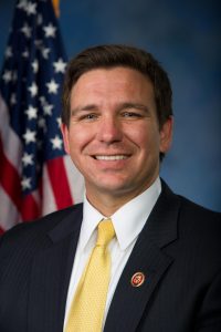 La Asociación de Educación de Florida (FEA), demanda al gobernador de Florida Ron DeSantis por ordenar la apertura de escuelas para el mes de agosto.